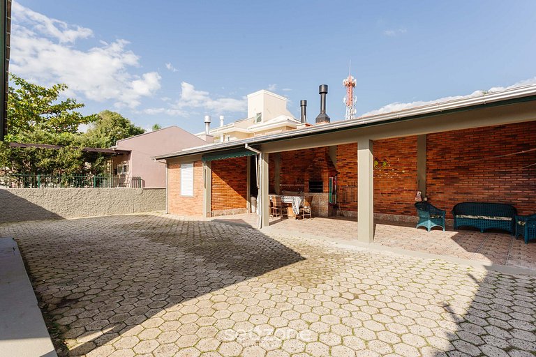 Casa com mezanino prox ao mar RDD657