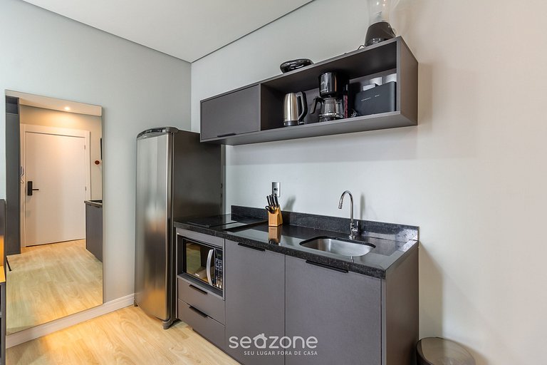 Studio em Cond. c/ Piscina no Centro POA TCO0811