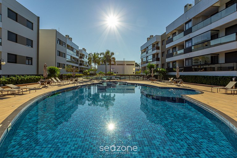 Apto em cond. c/ piscina a 200m da Praia ADC104