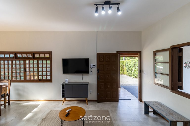 Casa com Piscina Próxima à Praia JDE792