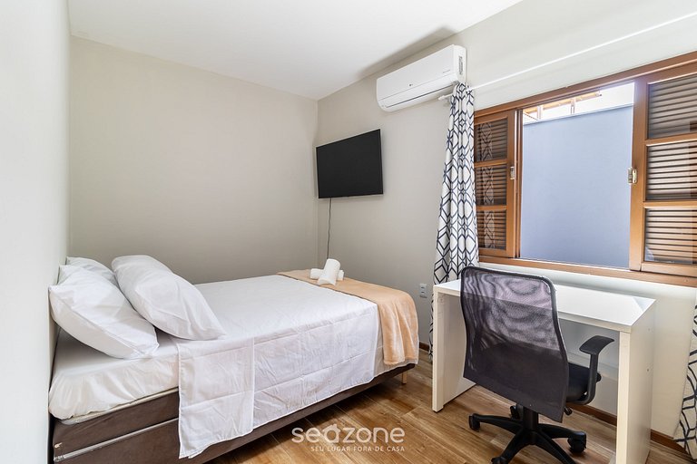 Casa com Piscina Próxima à Praia JDE792