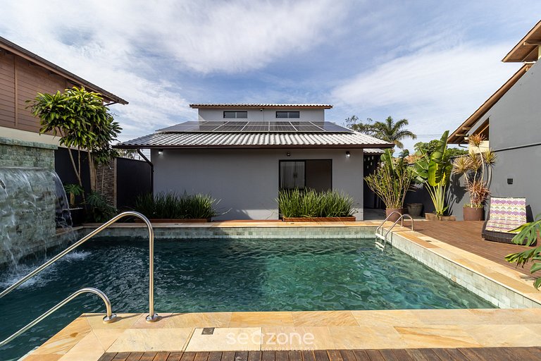Casa com Piscina Próxima à Praia JDE792