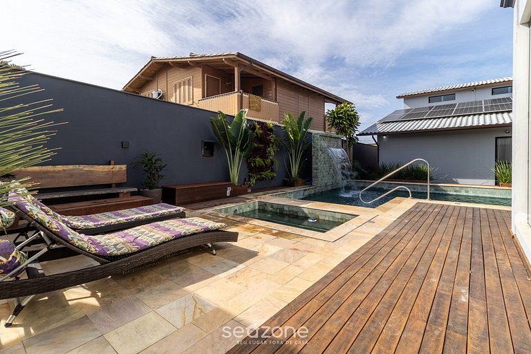 Casa com Piscina Próxima à Praia JDE792