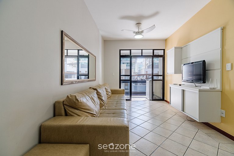 Apto c/ varanda a 150m do mar em Meia Praia RCB405