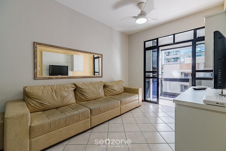 Apto c/ varanda a 150m do mar em Meia Praia RCB405