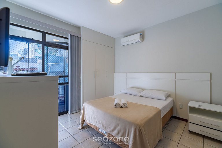 Apto c/ varanda a 150m do mar em Meia Praia RCB405