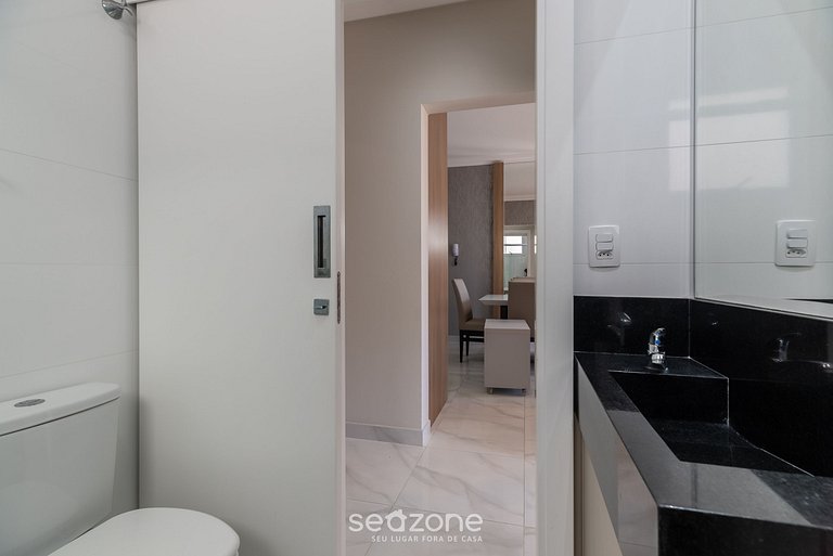 Apt 2Q Moderno 80m da Praia de Mariscal IML0107