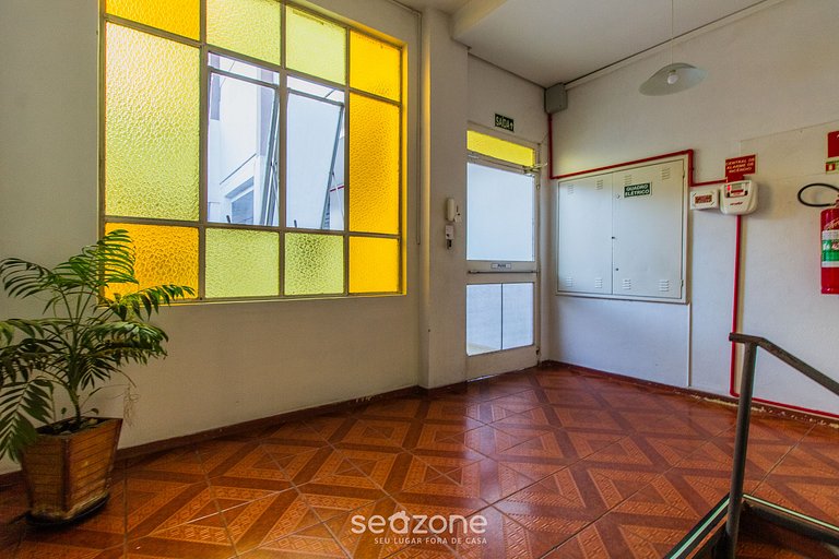 Studio Confortável e Bem Localizado em POA CEI0304