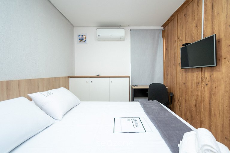 Flat em cond. com piscina, Setor Bueno - DNAB1503