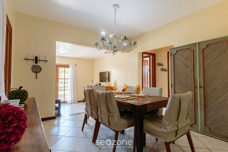 Linda Casa com piscina e churrasqueira URA0015