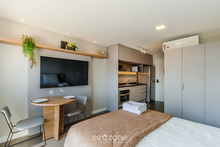 Belo apto para casal com piscina GOS1007