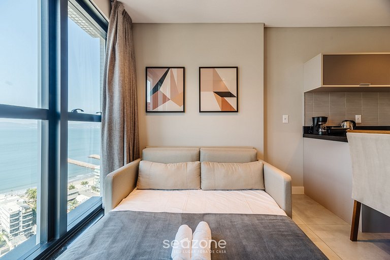 Apartamento com vista para o mar no condomínio a 280 metros