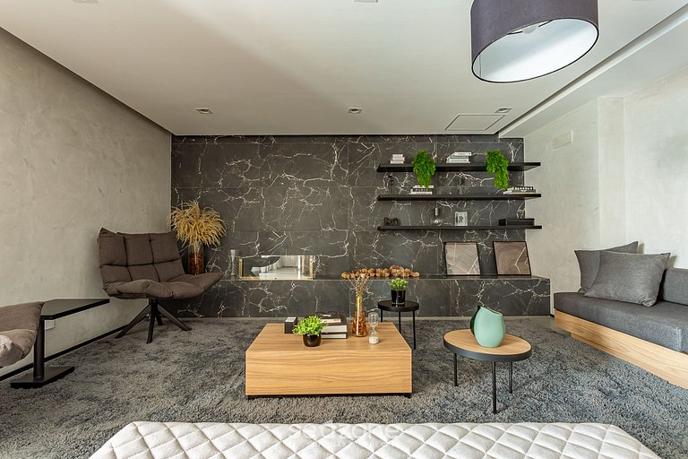 HMO - Estúdios completos em prédio c/ piscina