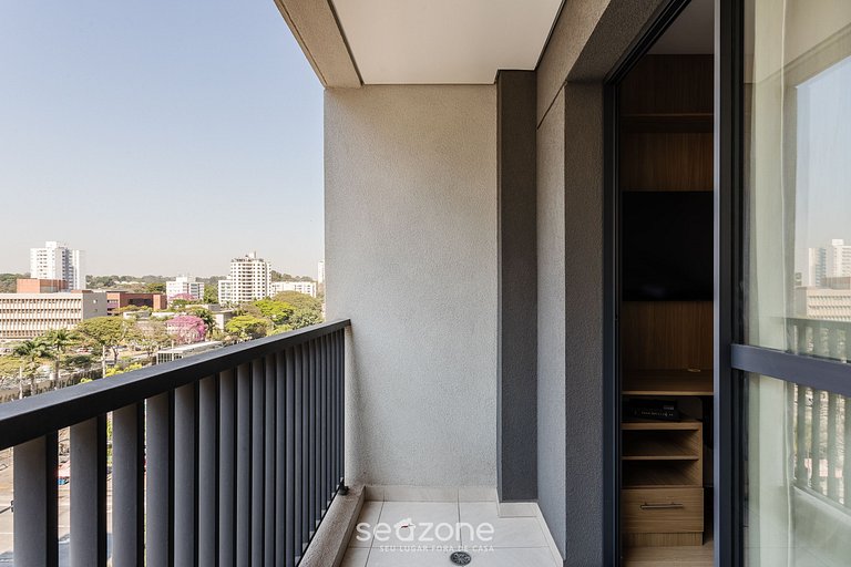 Studio c/piscina a 3 minutos do metrô BSS0703