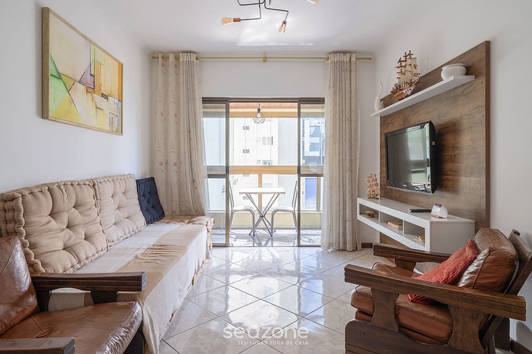 Apto em otima localização em Meia Praia EIO6031