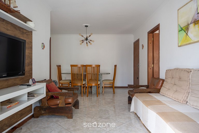 Apto em otima localização em Meia Praia EIO6031