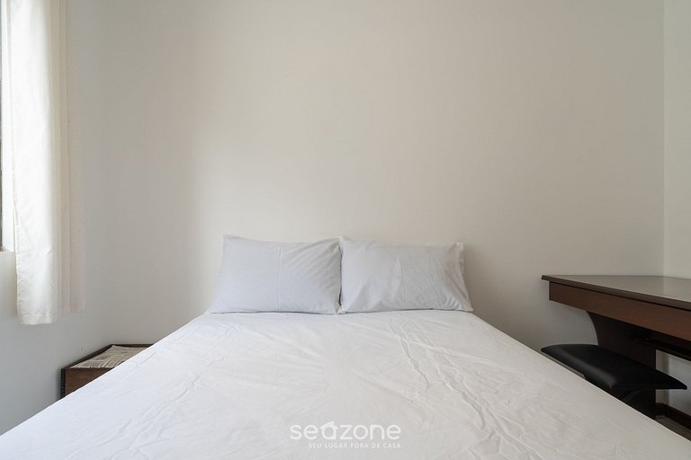 Apto em otima localização em Meia Praia EIO6031