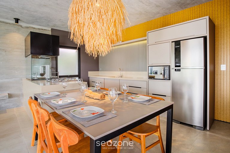 Casa moderna con piscina junto a Surfland ROI009