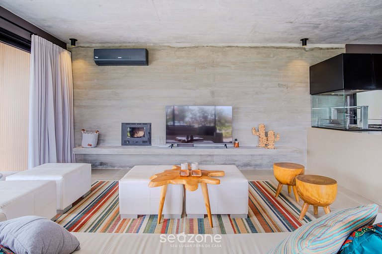 Casa moderna con piscina junto a Surfland ROI009