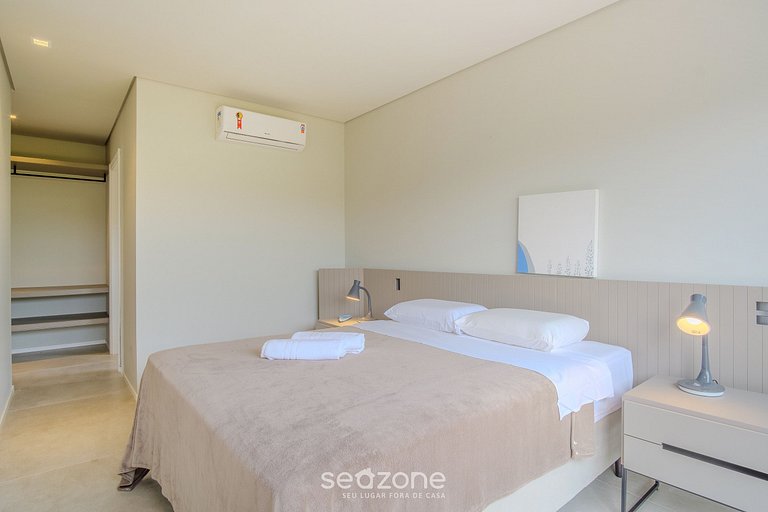 Casa moderna con piscina junto a Surfland ROI009