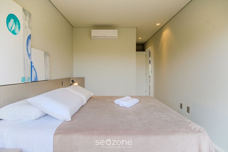 Casa moderna con piscina junto a Surfland ROI009