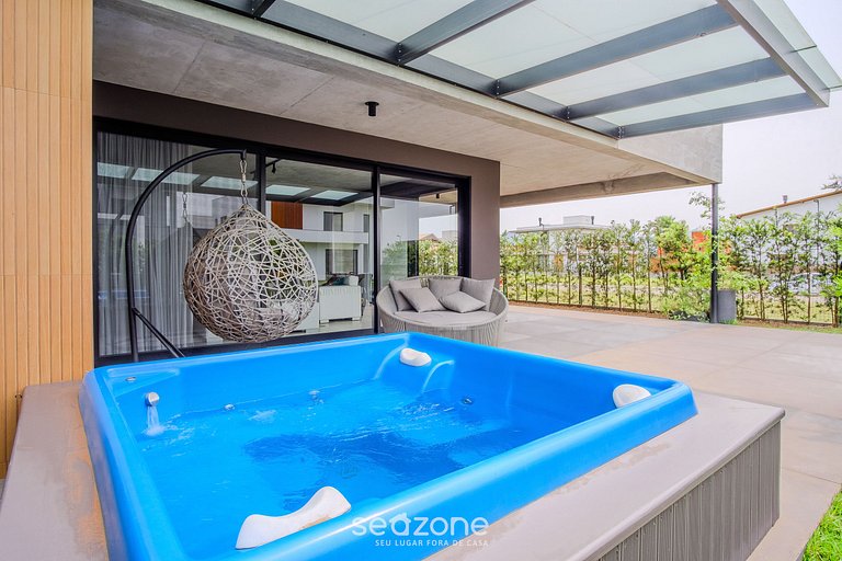 Casa moderna con piscina junto a Surfland ROI009