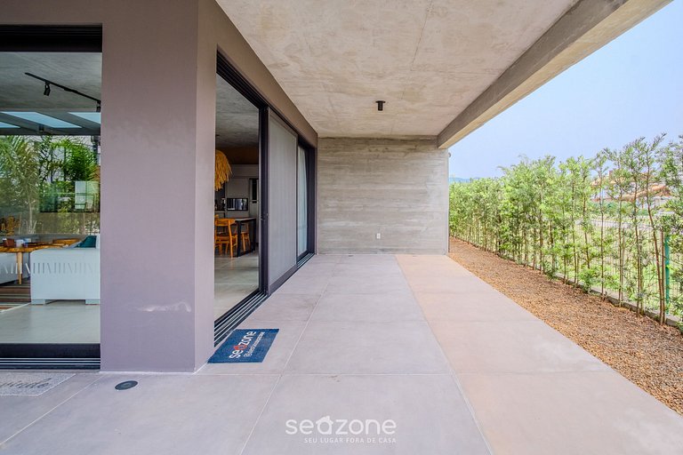 Casa moderna con piscina junto a Surfland ROI009