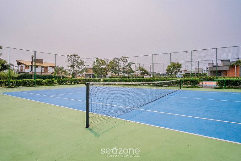 Casa moderna c/ piscina ao lado do Surfland ROI009