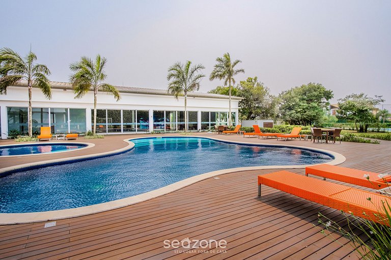 Casa moderna con piscina junto a Surfland ROI009