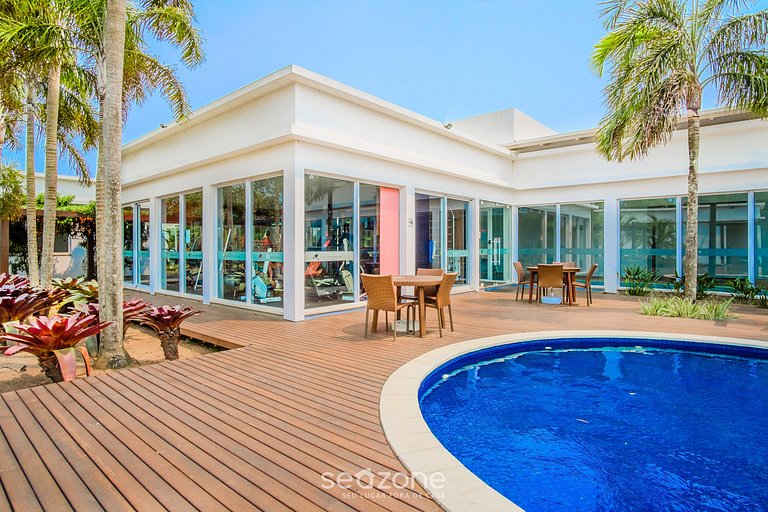 Casa moderna con piscina junto a Surfland ROI009