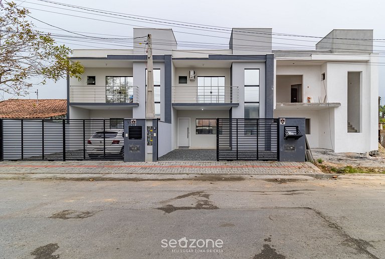 Duplex 2Q próx. praia c/ garagem RRT0098