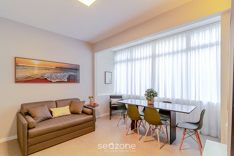 Apt 70m from sea close to everything in BC POL406