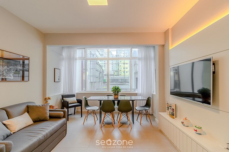 Apt 70m from sea close to everything in BC POL406