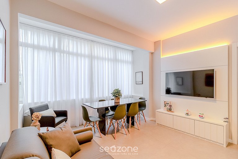 Apt 70m from sea close to everything in BC POL406