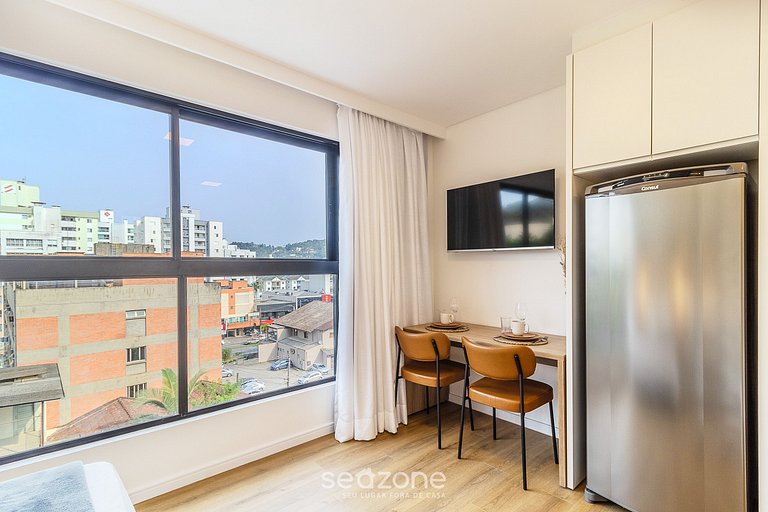 Studio Charmoso em Prédio com Piscina RUP0203