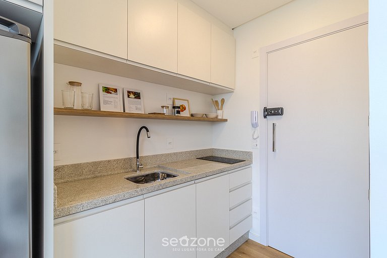 Studio Charmoso em Prédio com Piscina RUP0203