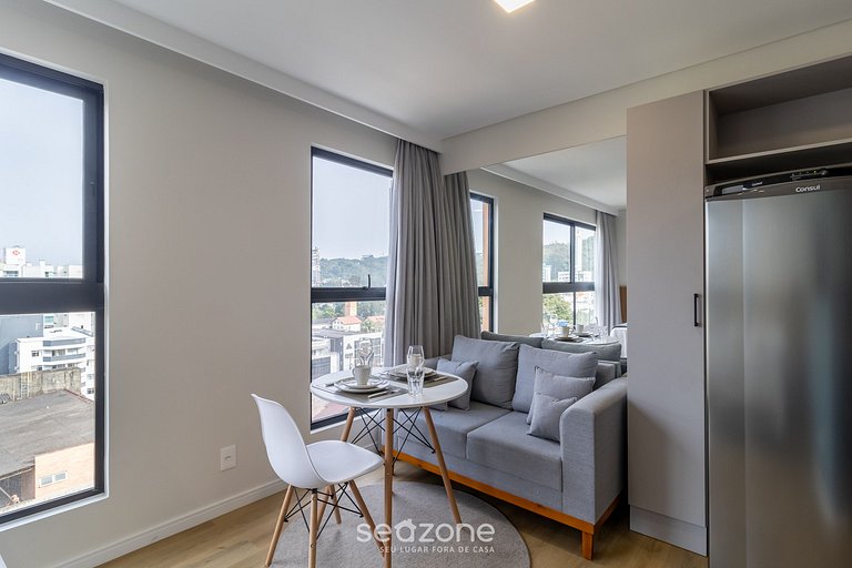 Estudio moderno en edificio con piscina RUP0603