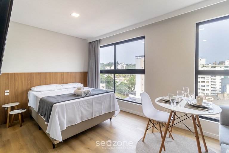 Estudio moderno en edificio con piscina RUP0603