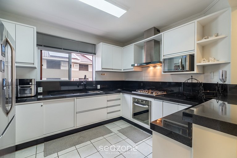 Apto c/Parrilla y acceso a Playa Brava RRA0103