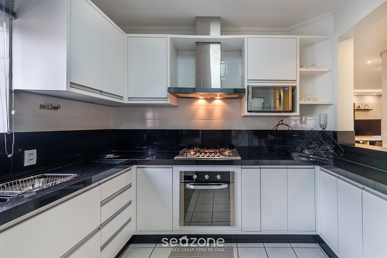 Apto c/Churrasq e acesso a Praia Brava RRA0103