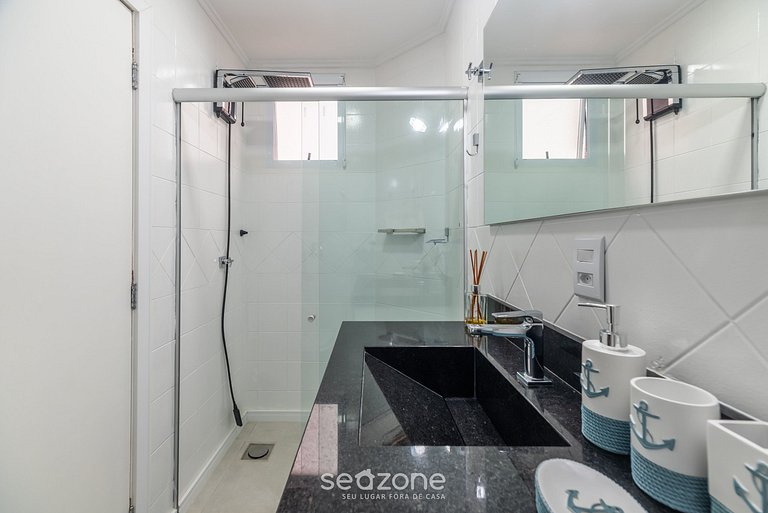 Apto c/Parrilla y acceso a Playa Brava RRA0103