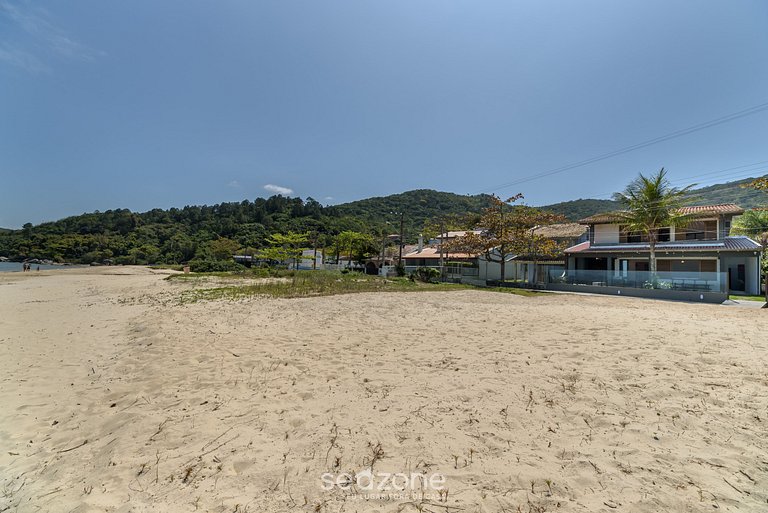 Casa 6Q pé na areia em Bombinhas ABM0101