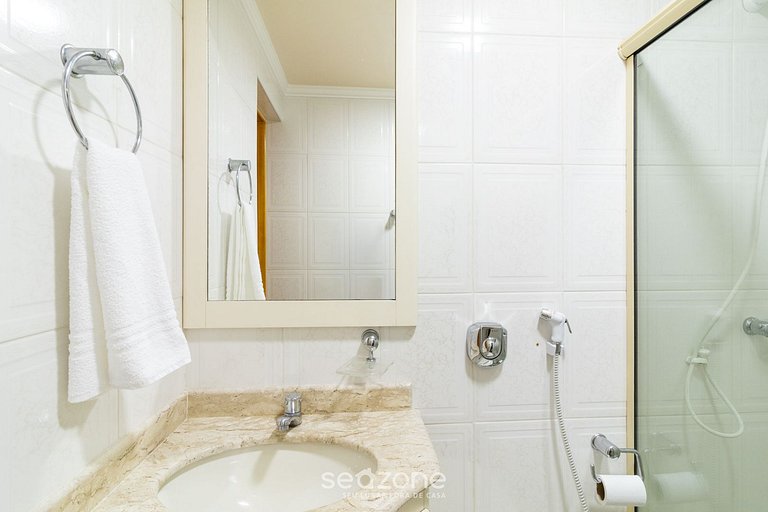 Apto confortável a 50m da Praia do Forte MZD0308