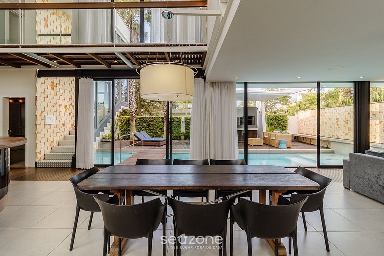 Casa Cactos con piscina y 5 suites Jurerê RCA264