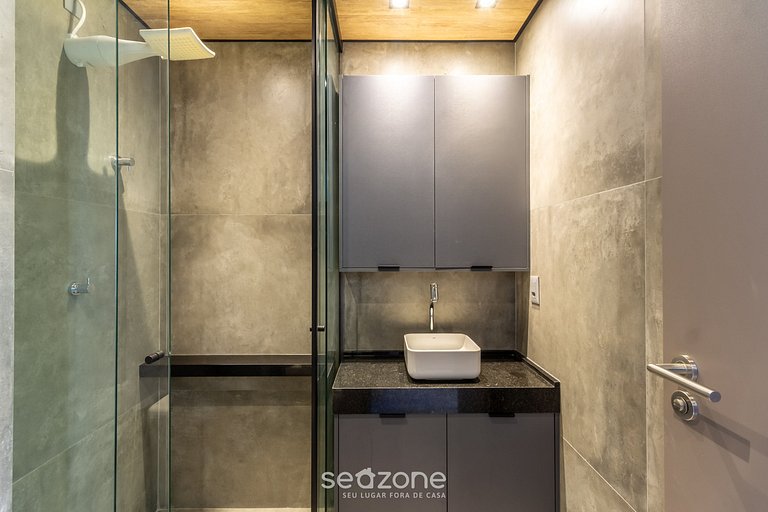 Estudio con piscina y vista lateral al mar NWT0916