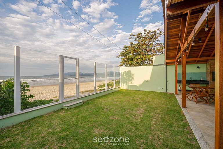 Casa na beira da praia Porto Belo/SC AAF378