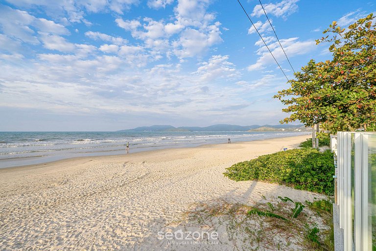 Casa na beira da praia Porto Belo/SC AAF378