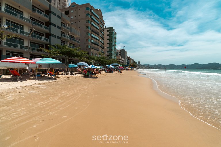 Apto 2Q c/ churrasqueira em Meia Praia MLO0601