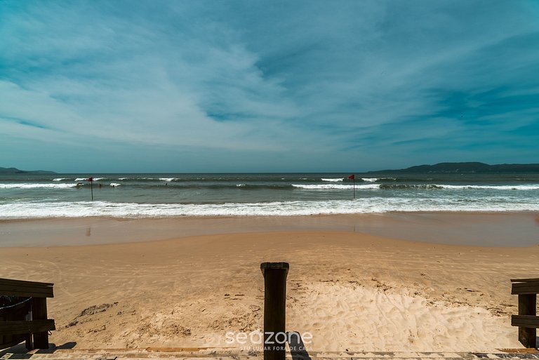 Apto 2Q c/ churrasqueira em Meia Praia MLO0601