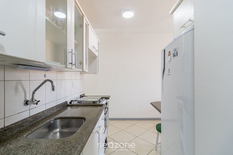 Apto c/ churrasqueira a 60m da praia SMB0307